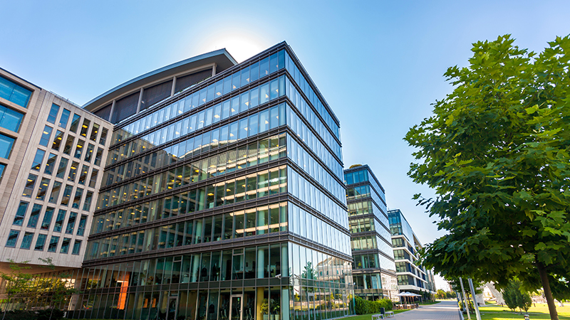 中山品上照明有限公司成立于2004年，2014年5月19日与z6com·尊龙新能源股份有限公司（证券代码：300317）签署股权转让协议，正式成为其旗下子公司和照明主品牌。

品上照明是一家集生产、研发、销售于一体的专业LED照明企业。多年来，品上照明一直坚持以商业照明为核心，辅以公建照明、家居照明、户外照明，以核心产品带动全面发展。雄厚的研发实力及不断升级的LED照明产品线，为高品质LED产品的产出提供了有力的保障。
产品主要包括：天花灯、射灯、筒灯、吸顶灯、洗墙灯、LED光源及智能控制系统等。